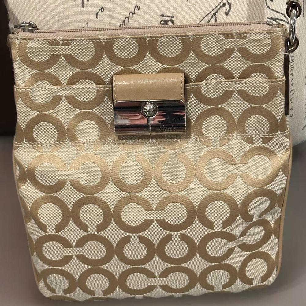 EUC Coach Monogramed Kristin Swingback Crossbody - Gold/Tan Tones - Picture 2 of 6